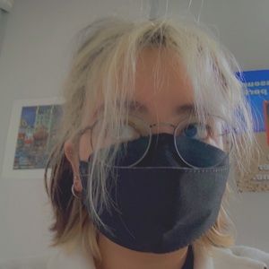 Meet your Posher, Caitlin